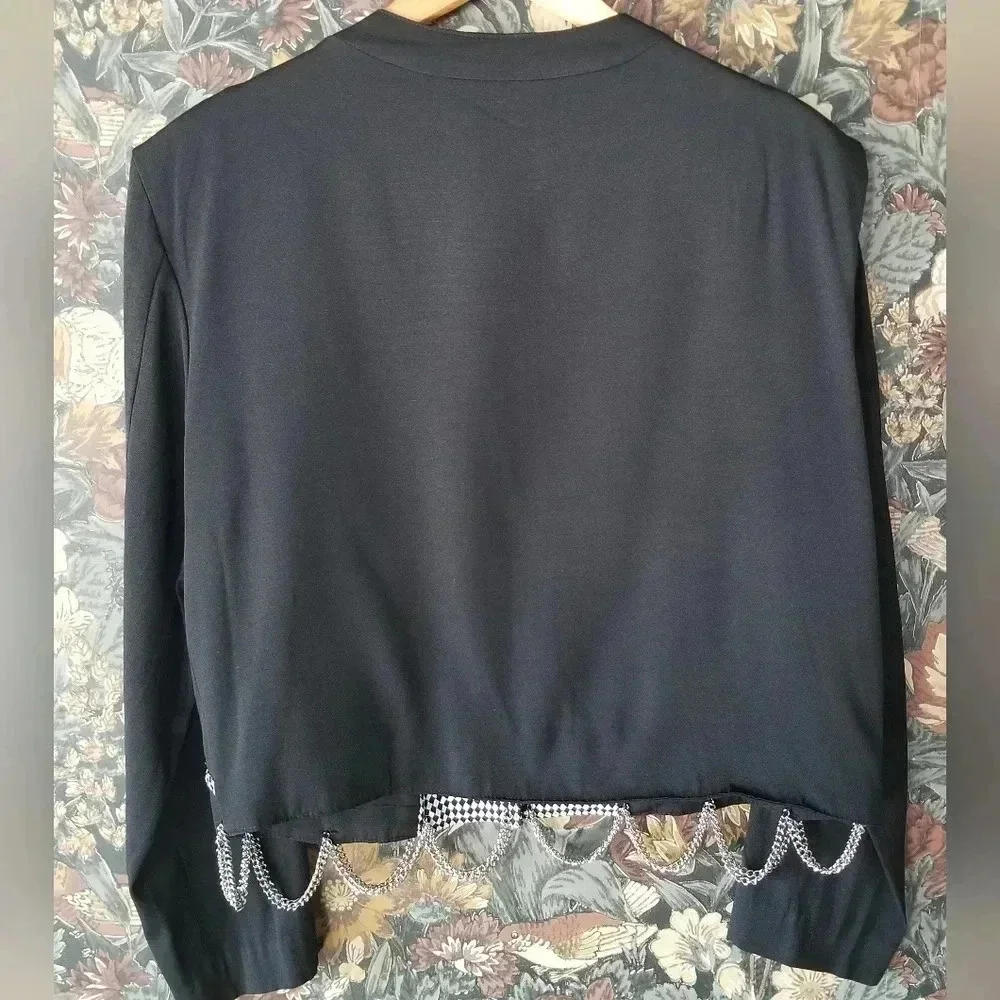 🇨🇦 80s Vintage Black and White Cropped Blazer With Chain Detail Size Medium - Picture 4 of 4
